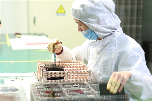超越视觉的极致体验：7寸高清电容触摸显示屏的魅力